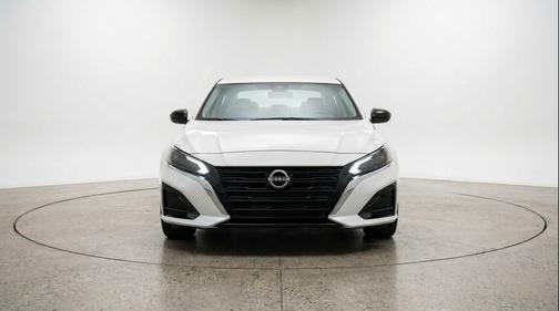 Glacier White 2025 Nissan Altima SV FWD