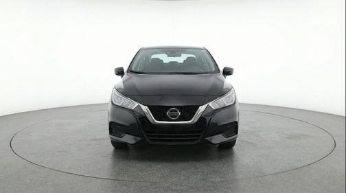 Super Black 2025 Nissan Versa 1.6 SV
