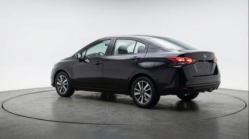 Super Black 2025 Nissan Versa 1.6 SV