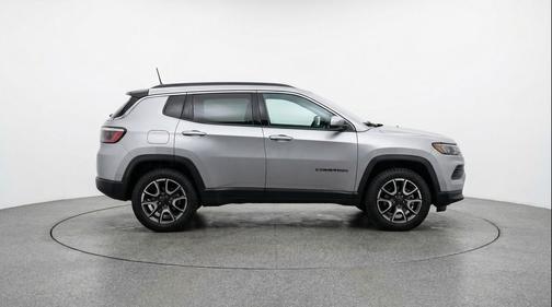 Silver Zynith Metallic Clearcoat 2025 Jeep Compass Trailhawk