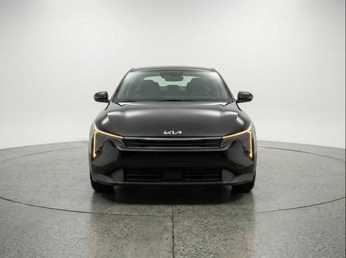 Aurora Black Pearl 2025 Kia K4 LXS