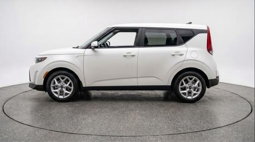 Snow White Pearl 2025 Kia Soul LX