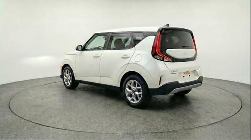 Snow White Pearl 2025 Kia Soul LX