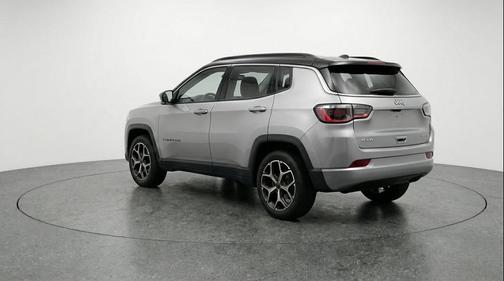 Silver Zynith Metallic Clearcoat 2025 Jeep Compass Limited