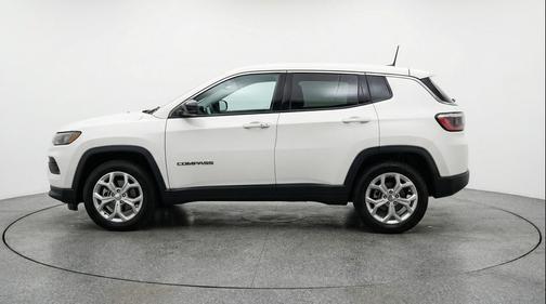Bright White Clearcoat 2025 Jeep Compass Latitude
