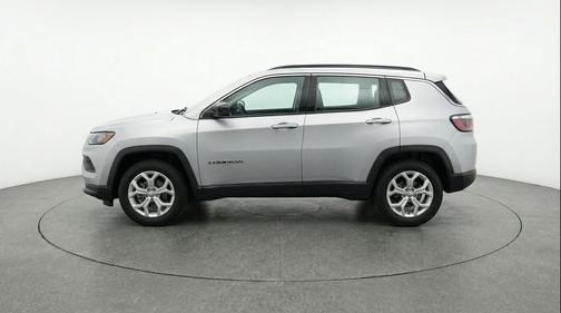 Silver Zynith Metallic Clearcoat 2025 Jeep Compass Latitude