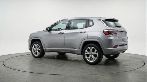 Silver Zynith Metallic Clearcoat 2025 Jeep Compass Latitude