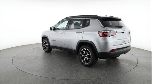 Silver Zynith Metallic Clearcoat 2025 Jeep Compass Limited