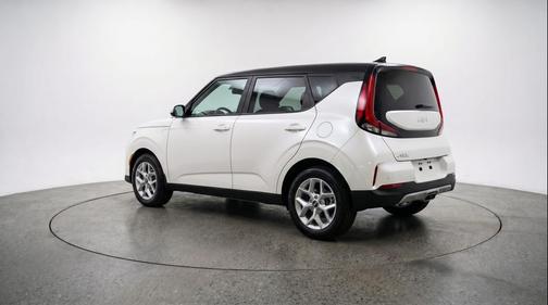 Snow White Pearl 2025 Kia Soul LX