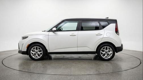 Snow White Pearl 2025 Kia Soul LX