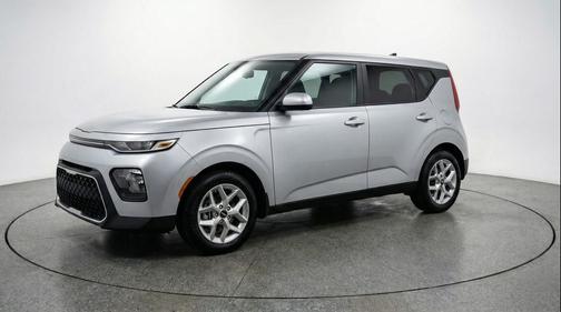 Steel Gray 2025 Kia Soul LX