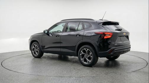 Mosaic Black Metallic 2025 Chevrolet Trax LT