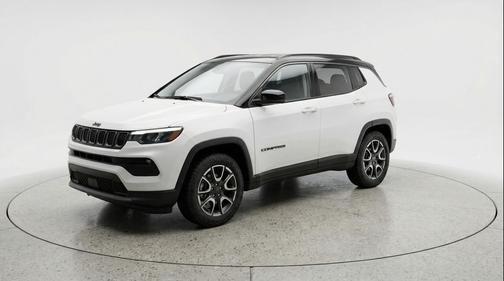 Bright White Clearcoat 2025 Jeep Compass Trailhawk