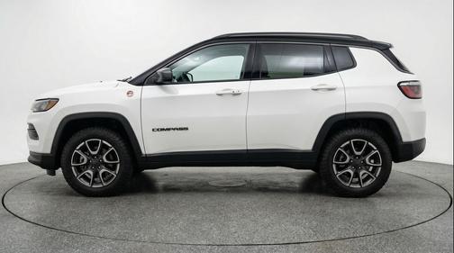 Bright White Clearcoat 2025 Jeep Compass Trailhawk