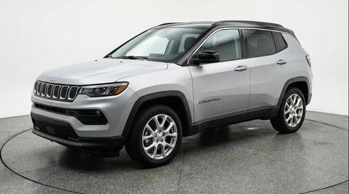 Silver Zynith Metallic Clearcoat 2025 Jeep Compass Limited