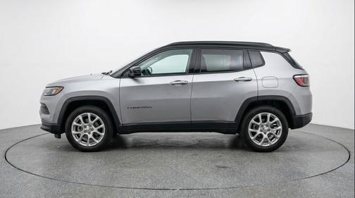 Silver Zynith Metallic Clearcoat 2025 Jeep Compass Limited