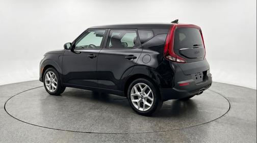 Fusion Black 2025 Kia Soul LX