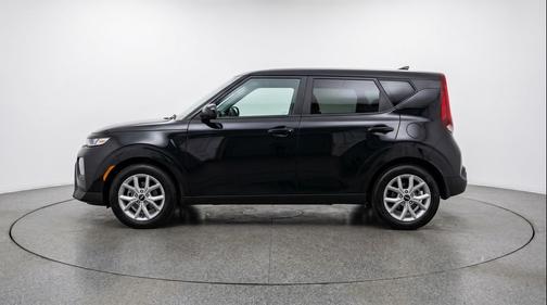 Fusion Black 2025 Kia Soul LX