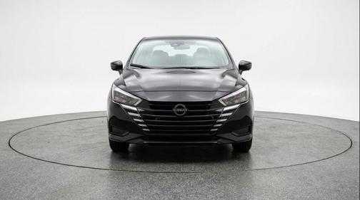 Super Black 2025 Nissan Versa 1.6 SV