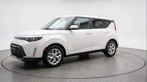 Snow White Pearl 2025 Kia Soul LX