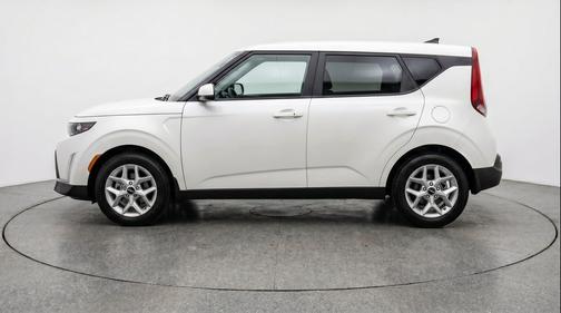 Snow White Pearl 2025 Kia Soul LX