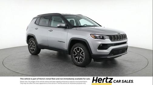 Silver Zynith Metallic Clearcoat 2025 Jeep Compass Trailhawk