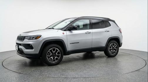Silver Zynith Metallic Clearcoat 2025 Jeep Compass Trailhawk