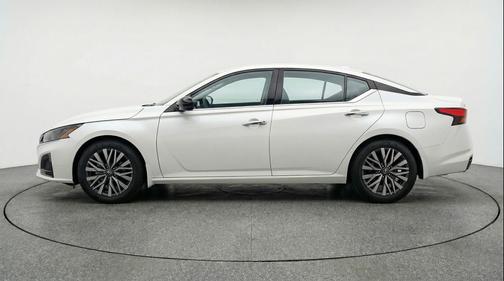 Glacier White 2025 Nissan Altima SV FWD