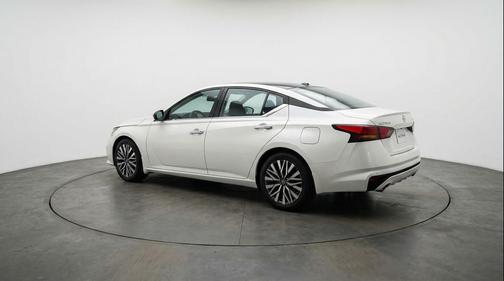 Glacier White 2025 Nissan Altima SV FWD