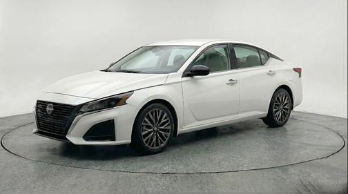 Glacier White 2025 Nissan Altima SV FWD
