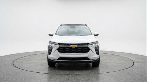 Summit White 2025 Chevrolet Trax LT