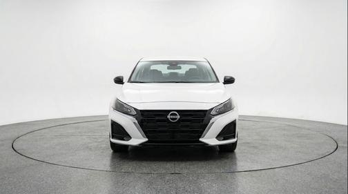 Glacier White 2025 Nissan Altima SV FWD