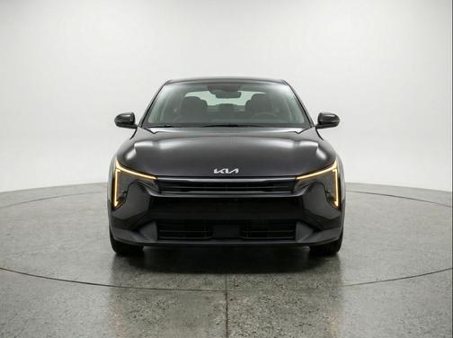 Aurora Black Pearl 2025 Kia K4 LXS