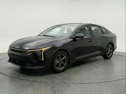 Aurora Black Pearl 2025 Kia K4 LXS
