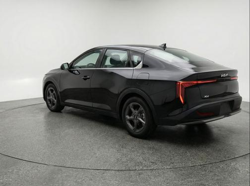 Aurora Black Pearl 2025 Kia K4 LXS