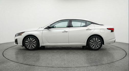 Glacier White 2025 Nissan Altima SV FWD