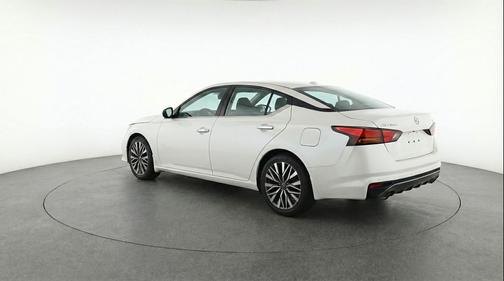 Glacier White 2025 Nissan Altima SV FWD