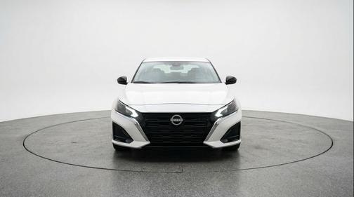Glacier White 2025 Nissan Altima SV FWD