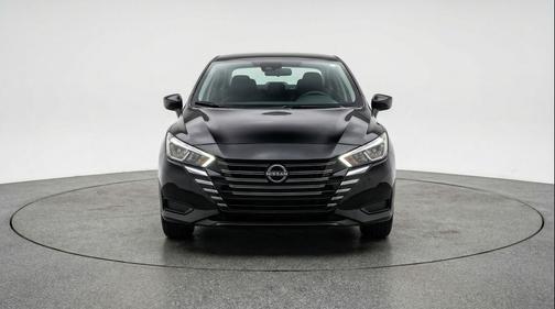 Super Black 2025 Nissan Versa 1.6 SV