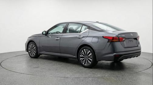 Gun Metallic 2025 Nissan Altima SV FWD