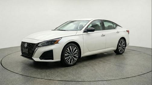 Pearl White Tricoat 2025 Nissan Altima SV FWD