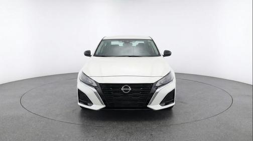 Pearl White Tricoat 2025 Nissan Altima SV FWD