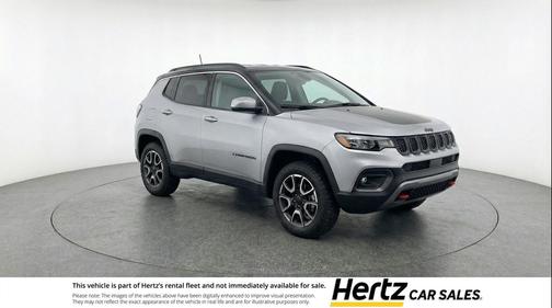 Silver Zynith Metallic Clearcoat 2025 Jeep Compass Trailhawk