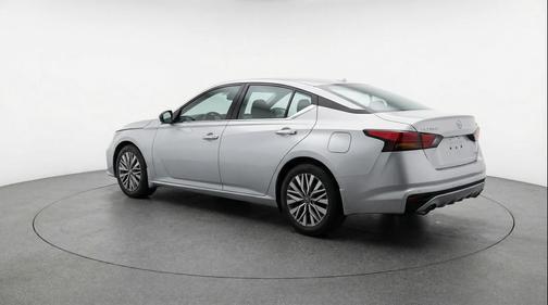 Brilliant Silver Metallic 2025 Nissan Altima SV FWD