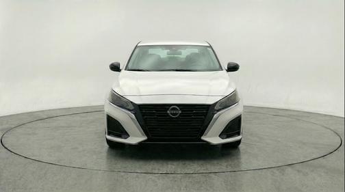 Brilliant Silver Metallic 2025 Nissan Altima SV FWD