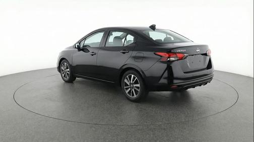 Super Black 2025 Nissan Versa 1.6 SV
