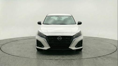 Glacier White 2025 Nissan Altima SV FWD