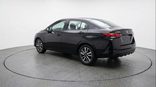 Super Black 2025 Nissan Versa 1.6 SV