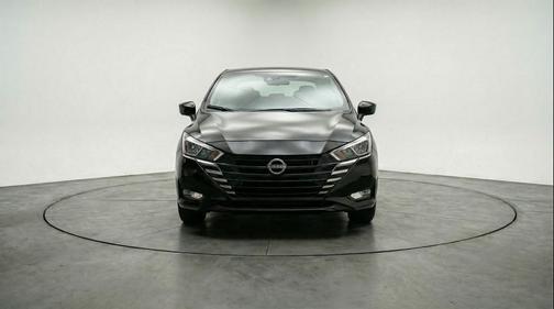 Super Black 2025 Nissan Versa 1.6 SV
