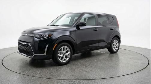 Fusion Black 2025 Kia Soul LX